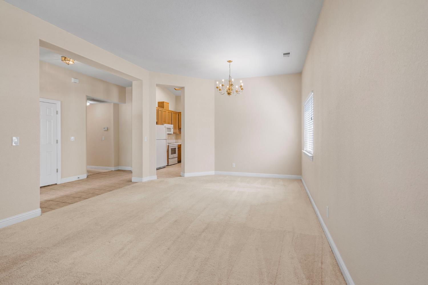 Detail Gallery Image 13 of 55 For 1925 Crystalwood Ln, Lodi,  CA 95242 - 3 Beds | 2 Baths