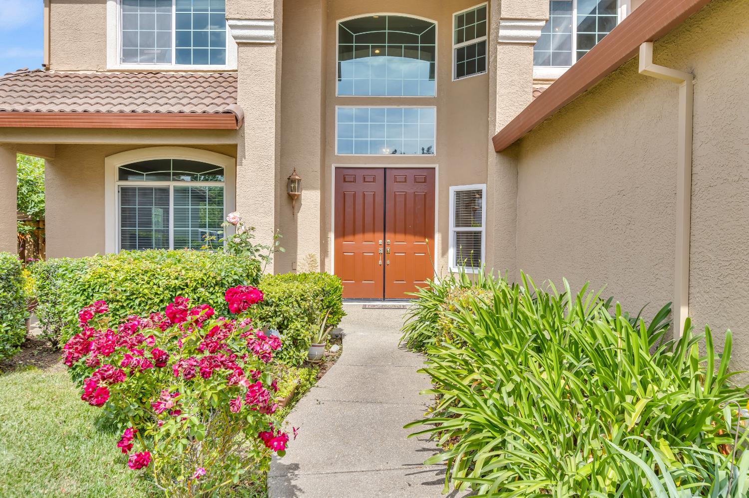 Detail Gallery Image 4 of 90 For 3435 Sierra Meadow Ct, Elk Grove,  CA 95758 - 6 Beds | 3 Baths