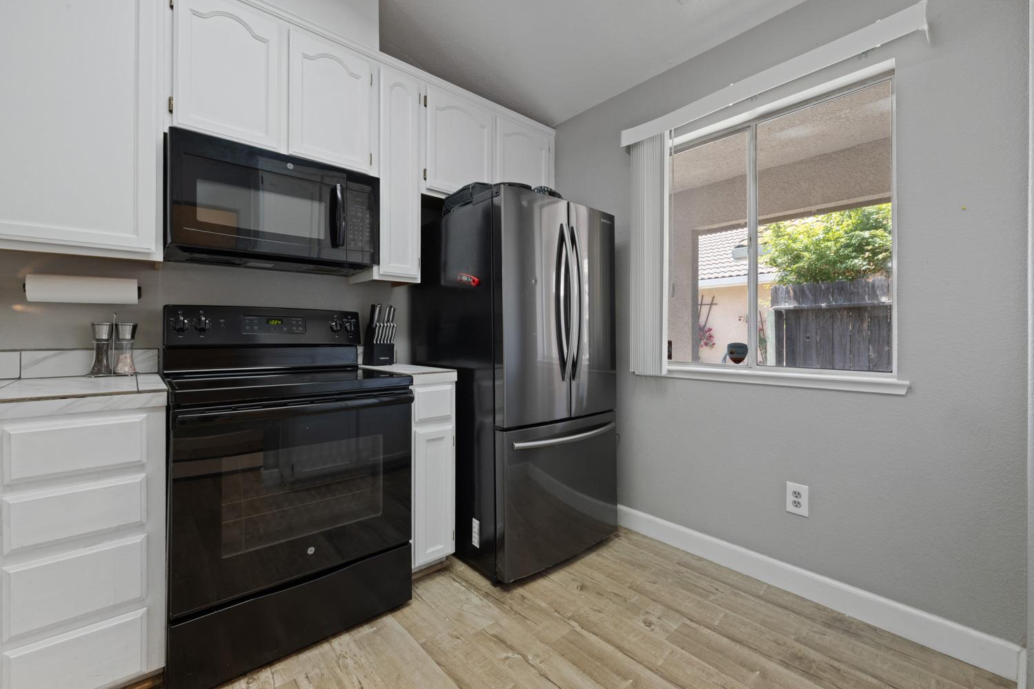Detail Gallery Image 8 of 33 For 1112 La Mesa St, Escalon,  CA 95320 - 3 Beds | 2 Baths