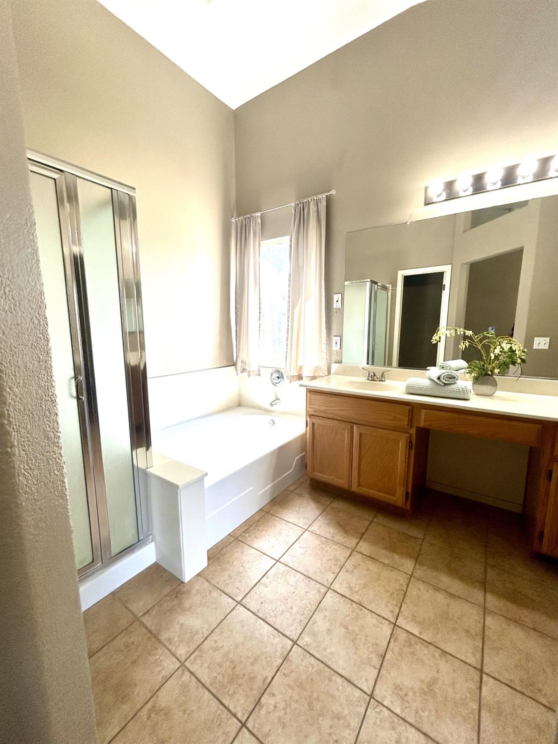 Detail Gallery Image 11 of 31 For 766 Oldenburg Way, Galt,  CA 95632 - 3 Beds | 2 Baths