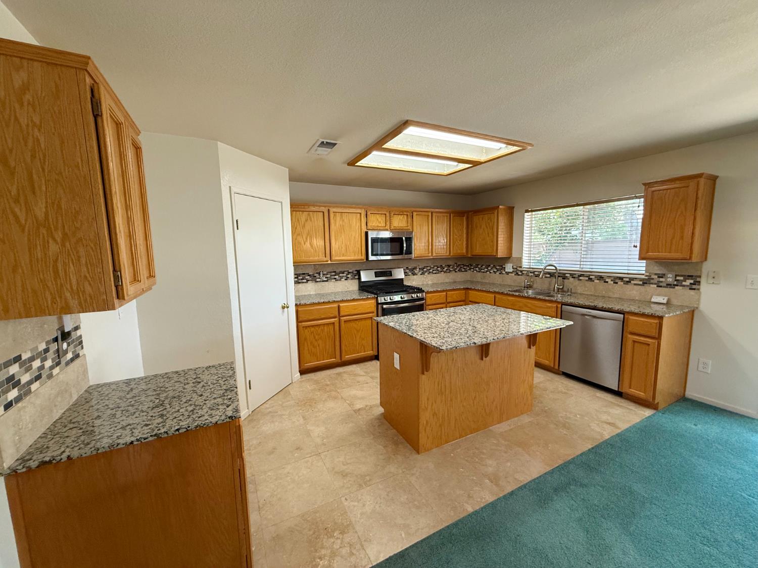 Detail Gallery Image 16 of 55 For 2040 Gordon Verner Cir, Stockton,  CA 95206 - 3 Beds | 2/1 Baths