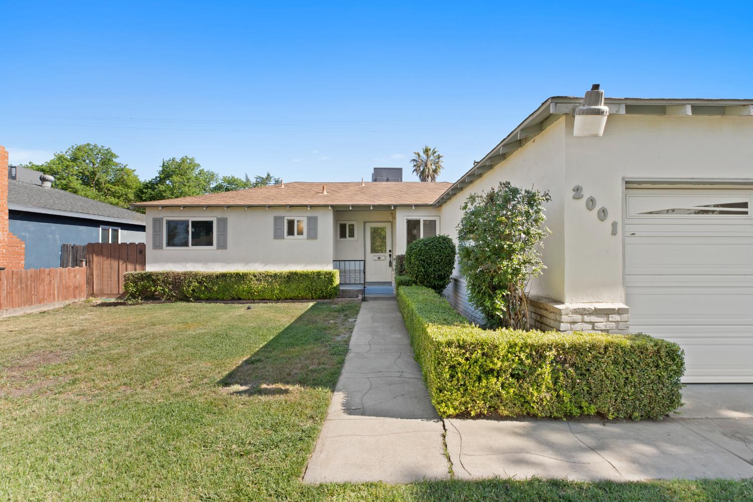 Detail Gallery Image 4 of 26 For 2001 Scott Ave, Modesto,  CA 95350 - 3 Beds | 2 Baths