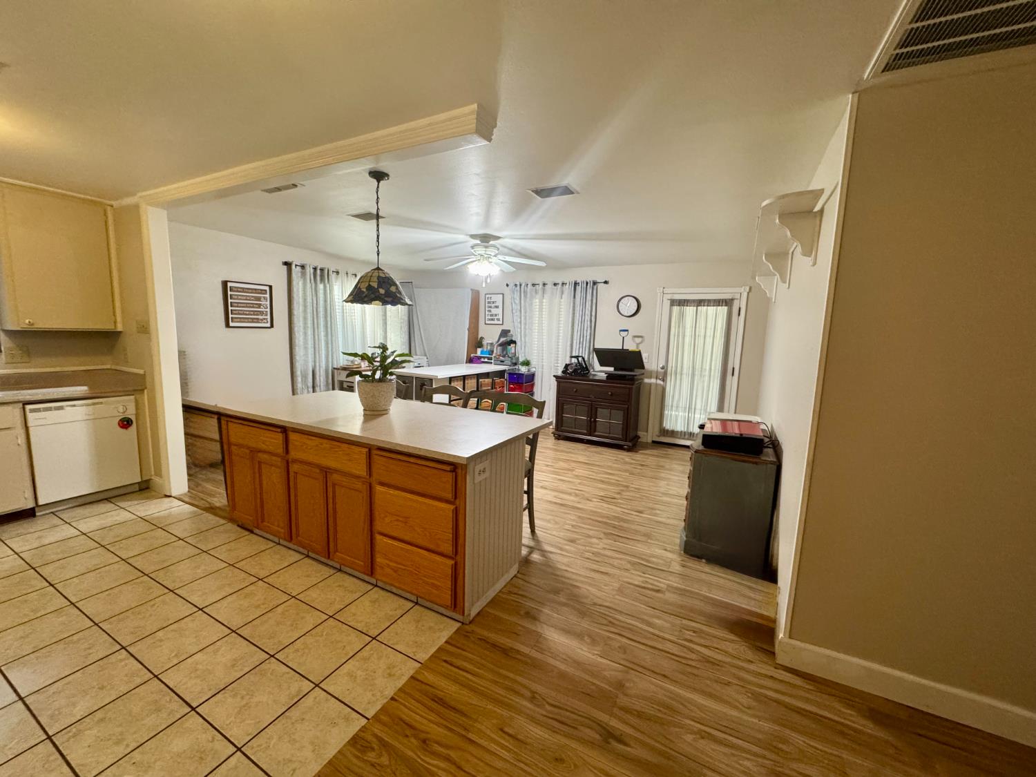 Detail Gallery Image 6 of 26 For 12936 Main St, Waterford,  CA 95386 - 3 Beds | 2 Baths