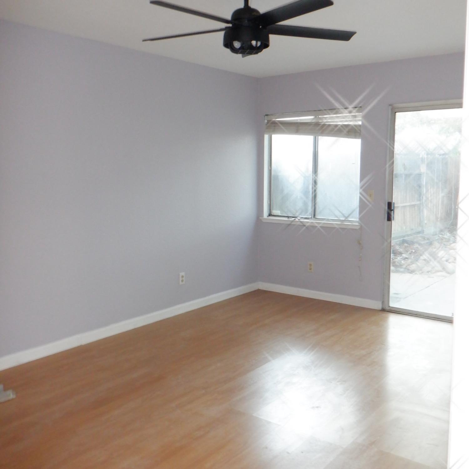 Detail Gallery Image 6 of 19 For 8425 Vintage Park Dr., Sacramento,  CA 95828 - 3 Beds | 2 Baths