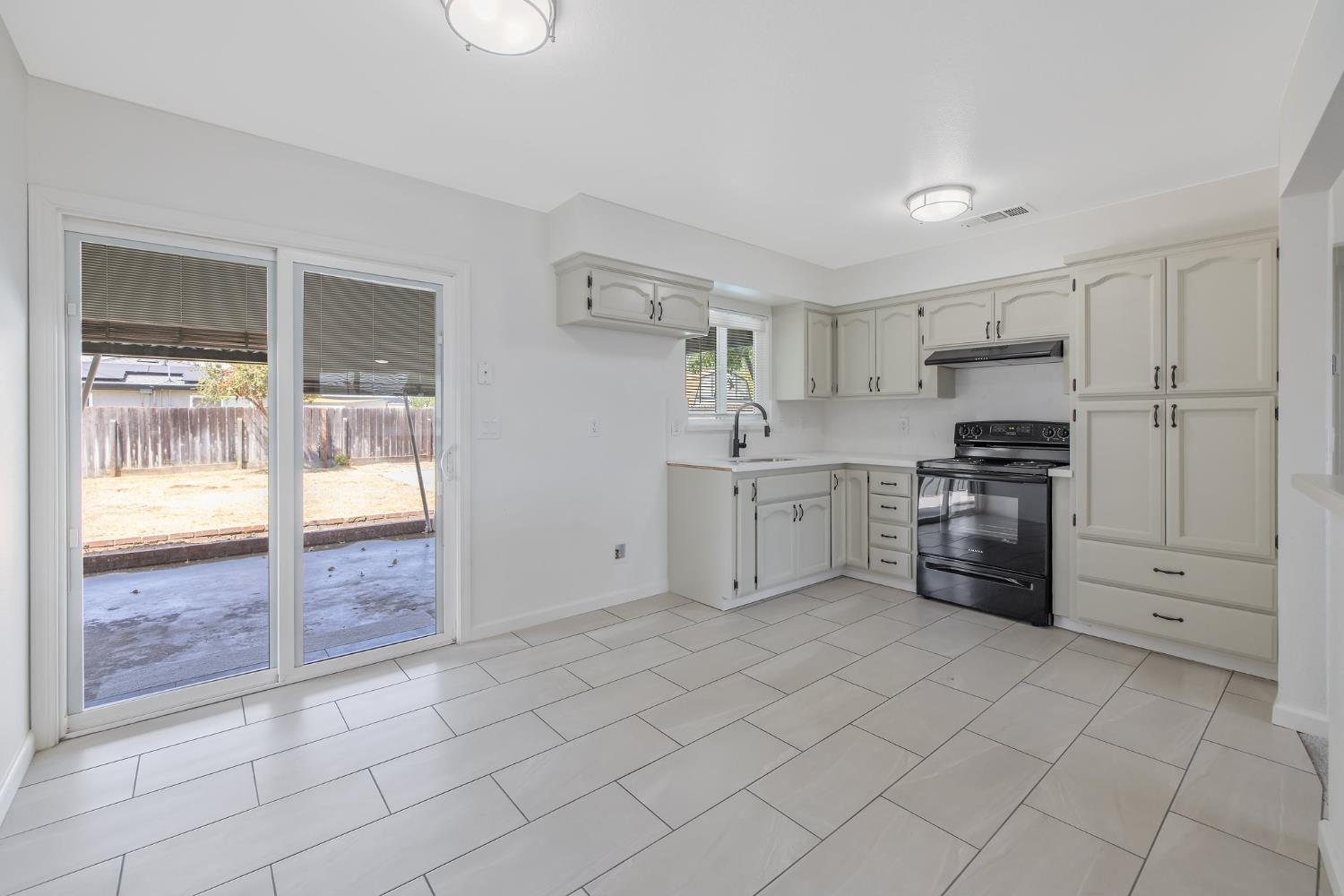 Detail Gallery Image 16 of 43 For 955 W San Gabriel Ave, Clovis,  CA 93612 - 2 Beds | 1 Baths