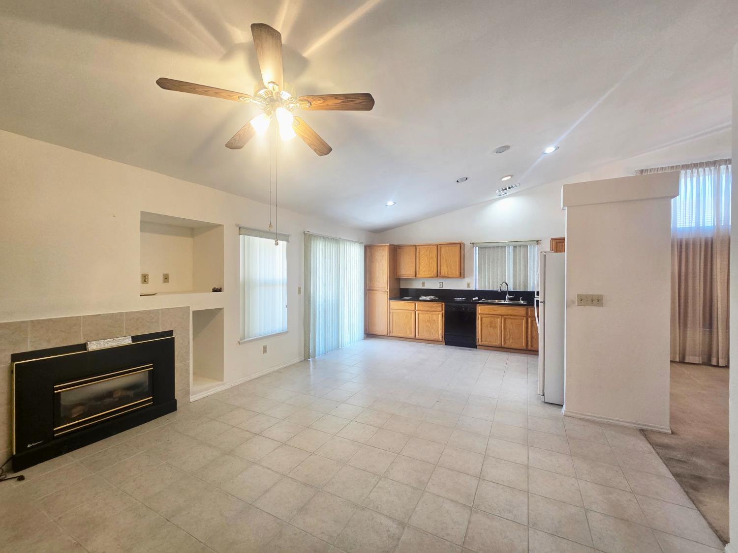 Detail Gallery Image 4 of 11 For 1943 Calafia Ct, Tracy,  CA 95376 - 3 Beds | 2 Baths