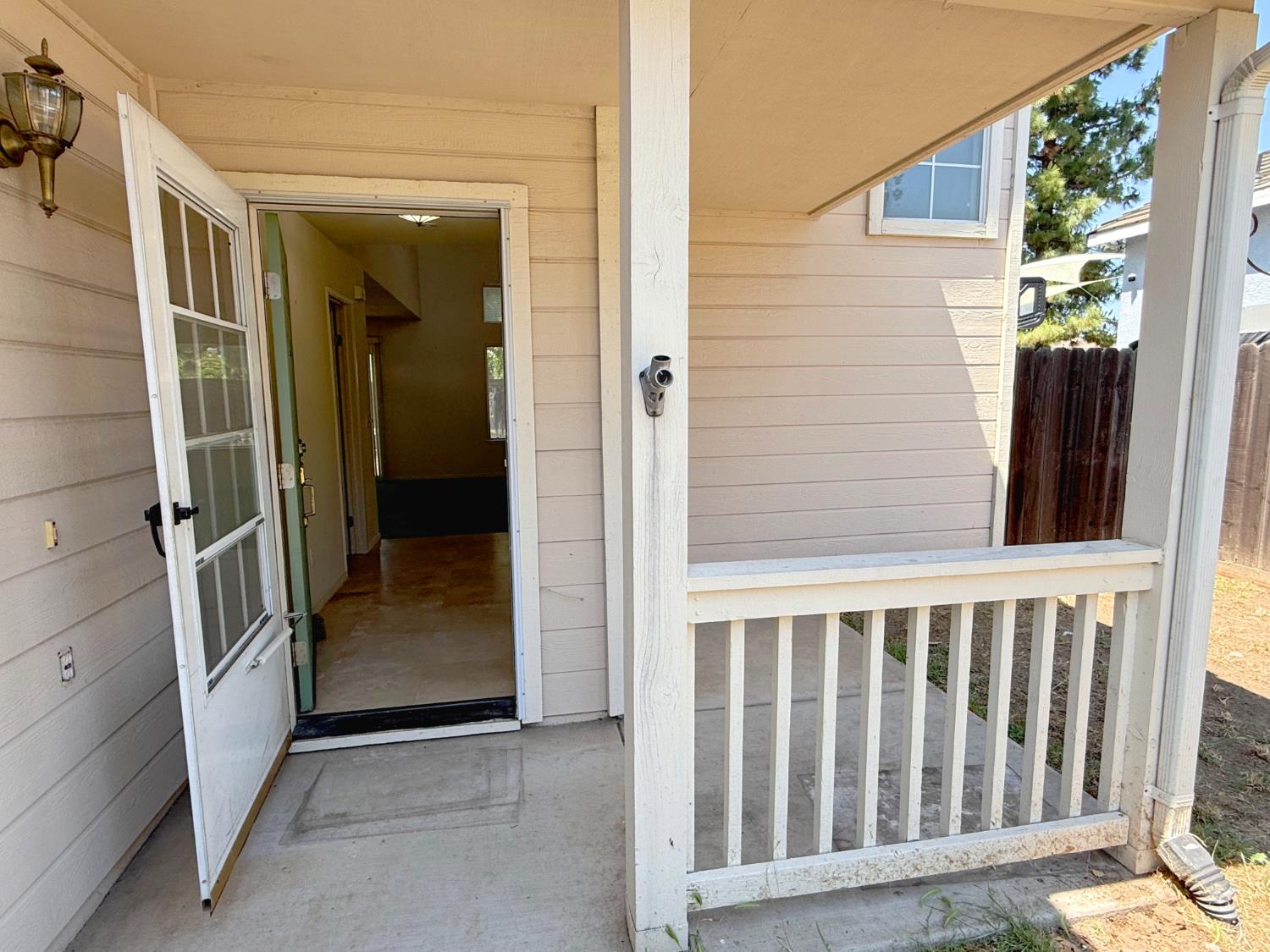 Detail Gallery Image 5 of 55 For 2040 Gordon Verner Cir, Stockton,  CA 95206 - 3 Beds | 2/1 Baths