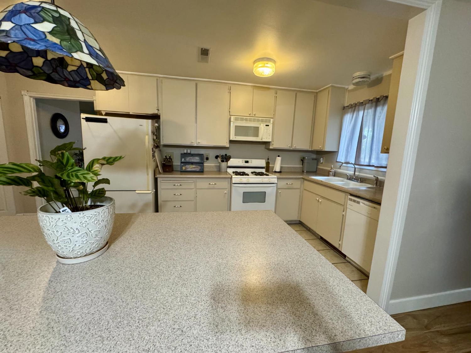 Detail Gallery Image 5 of 26 For 12936 Main St, Waterford,  CA 95386 - 3 Beds | 2 Baths
