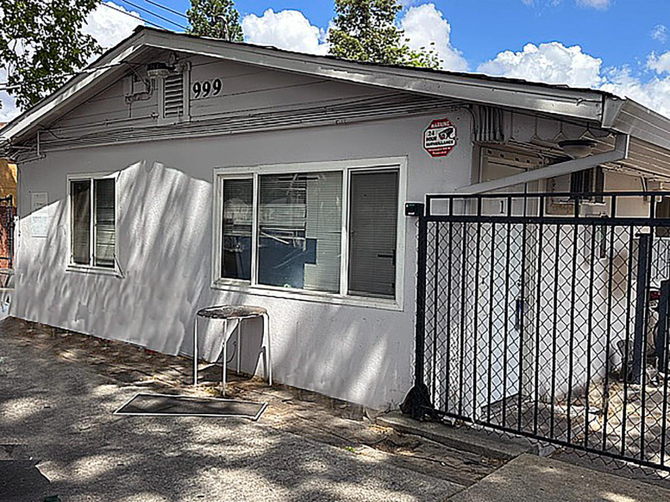Detail Gallery Image 1 of 9 For 999 Arcade Blvd, Sacramento,  CA 95815 - – Beds | – Baths