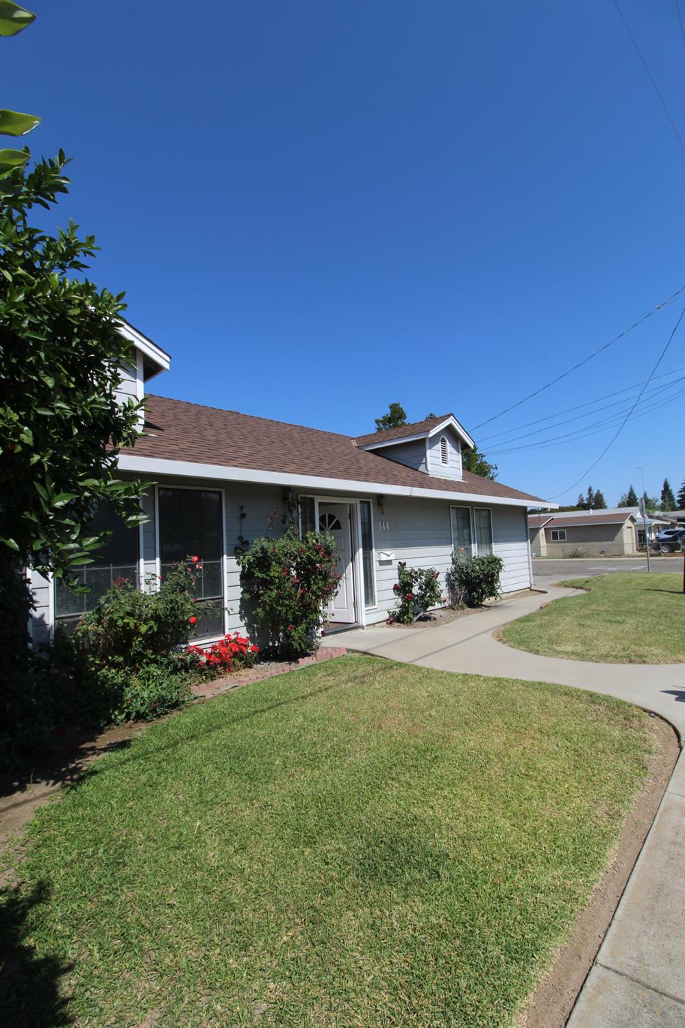 Detail Gallery Image 3 of 23 For 144 Stanislaus Ave, Oakdale,  CA 95361 - 2 Beds | 1 Baths