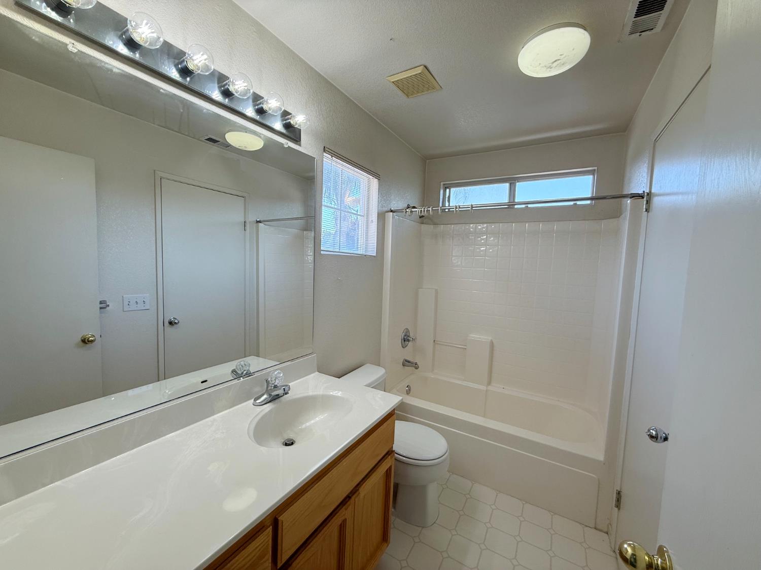 Detail Gallery Image 46 of 55 For 2040 Gordon Verner Cir, Stockton,  CA 95206 - 3 Beds | 2/1 Baths