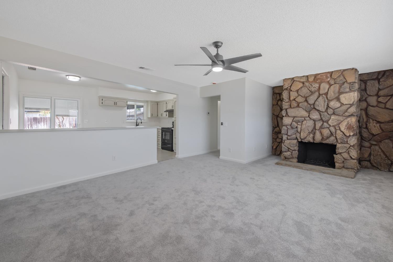 Detail Gallery Image 10 of 43 For 955 W San Gabriel Ave, Clovis,  CA 93612 - 2 Beds | 1 Baths