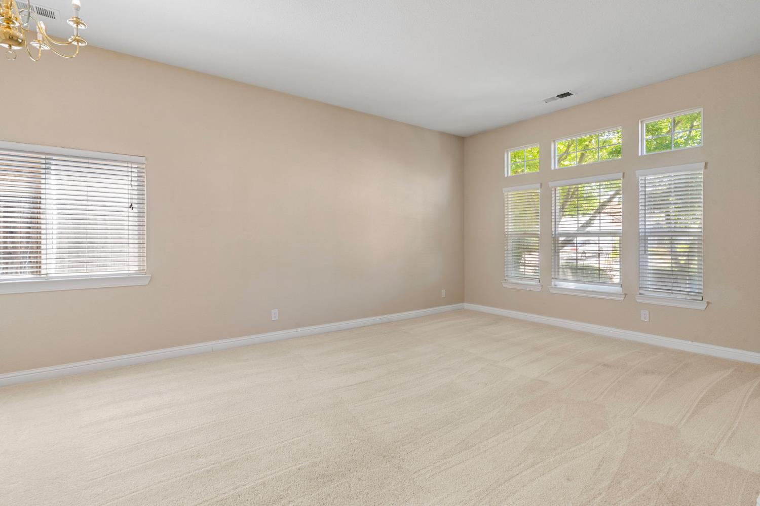 Detail Gallery Image 12 of 55 For 1925 Crystalwood Ln, Lodi,  CA 95242 - 3 Beds | 2 Baths
