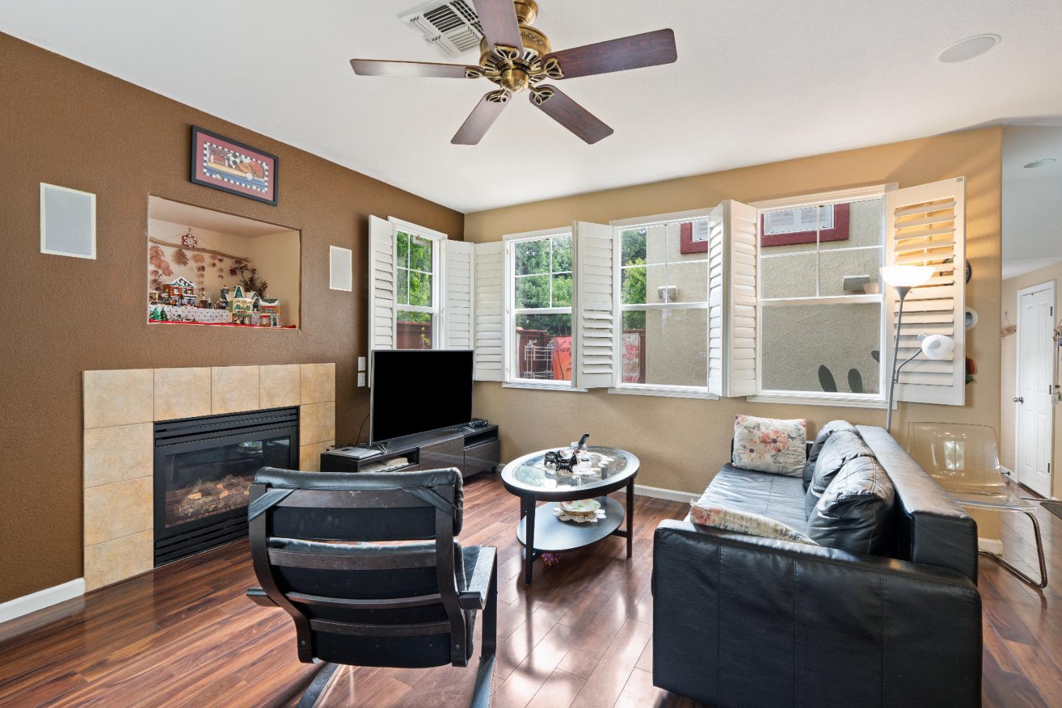 Detail Gallery Image 6 of 31 For 213 Washington Pl, West Sacramento,  CA 95605 - 3 Beds | 2/1 Baths