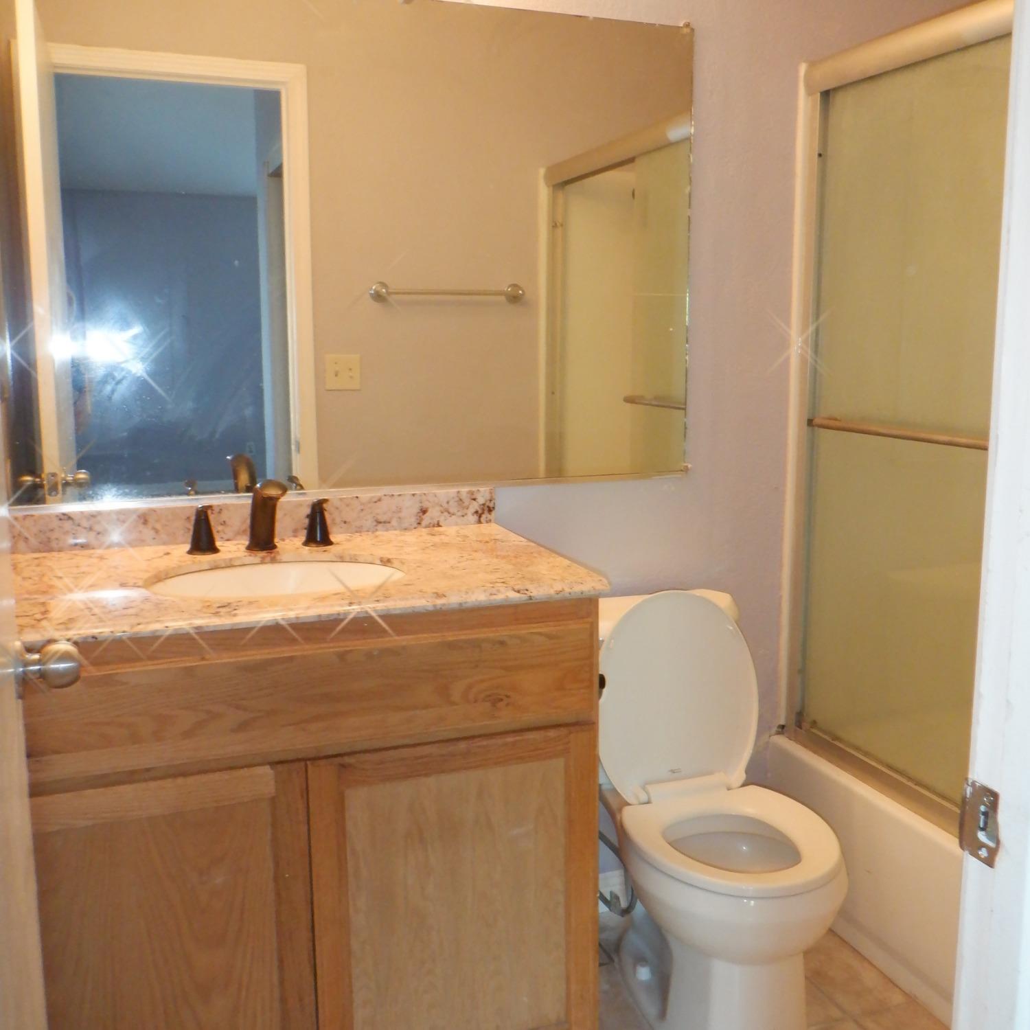 Detail Gallery Image 10 of 19 For 8425 Vintage Park Dr., Sacramento,  CA 95828 - 3 Beds | 2 Baths