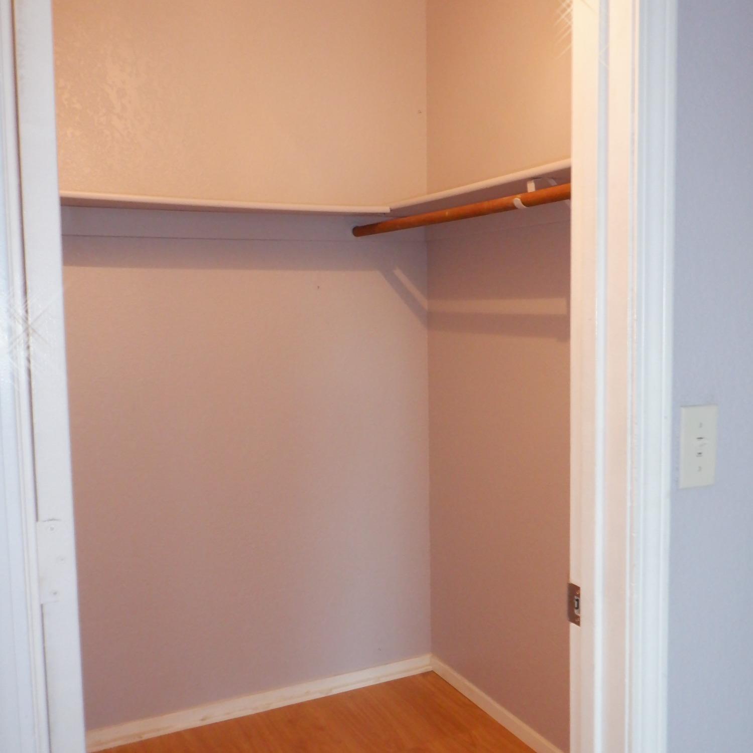 Detail Gallery Image 8 of 19 For 8425 Vintage Park Dr., Sacramento,  CA 95828 - 3 Beds | 2 Baths