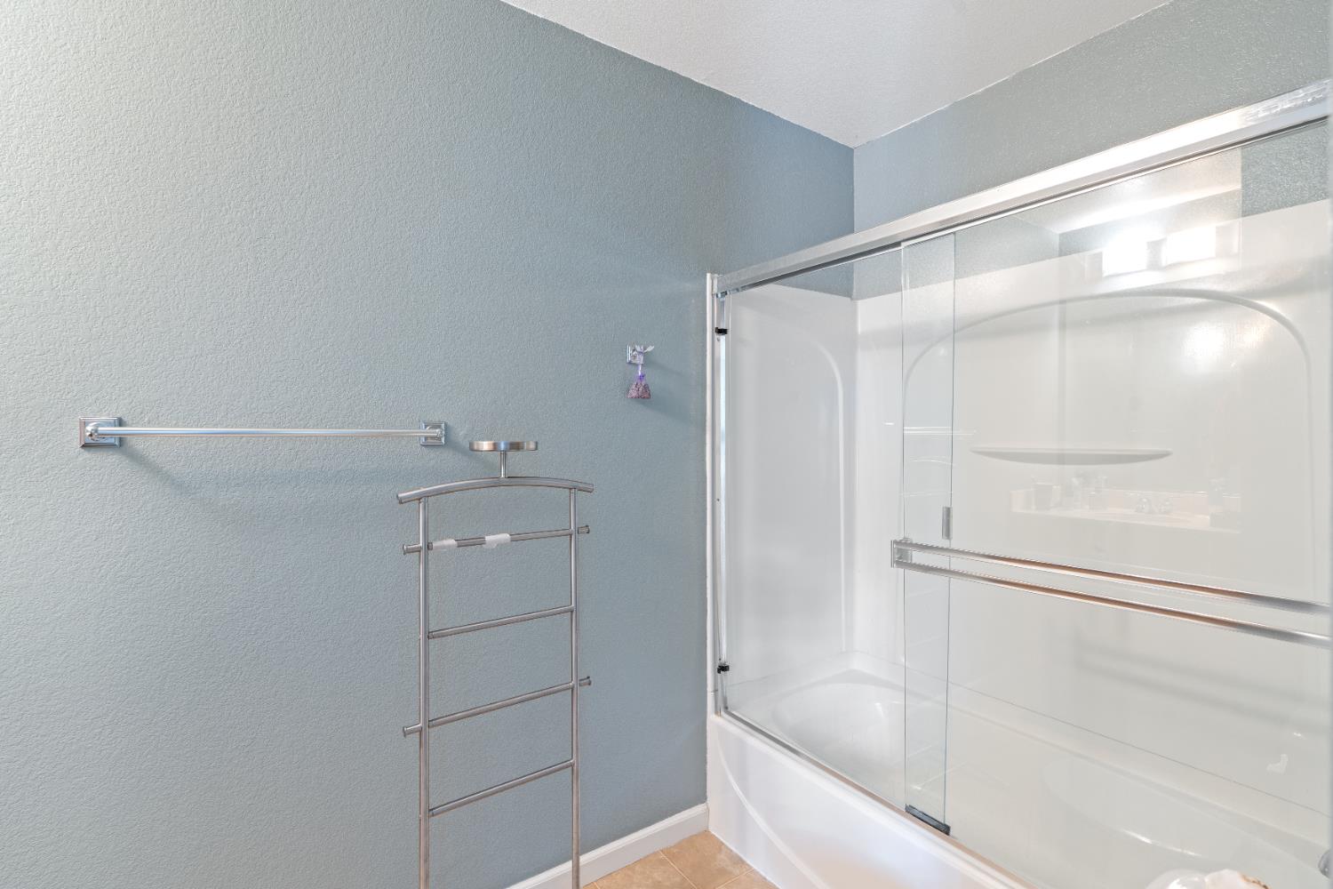 Detail Gallery Image 23 of 31 For 213 Washington Pl, West Sacramento,  CA 95605 - 3 Beds | 2/1 Baths