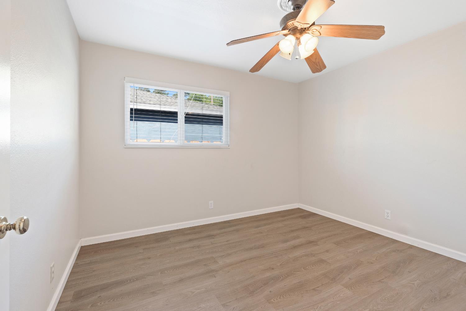 Detail Gallery Image 16 of 26 For 2001 Scott Ave, Modesto,  CA 95350 - 3 Beds | 2 Baths