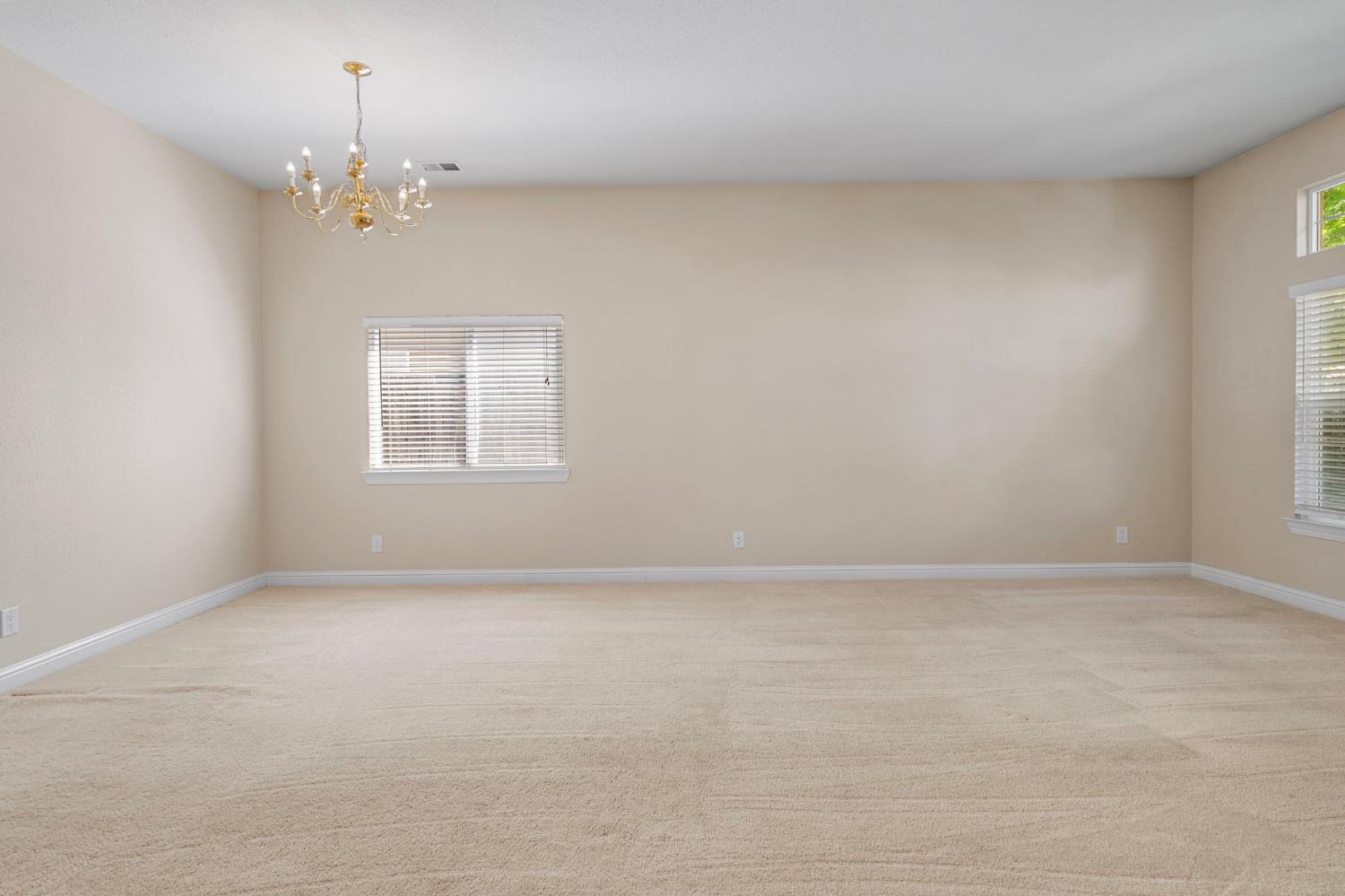 Detail Gallery Image 11 of 55 For 1925 Crystalwood Ln, Lodi,  CA 95242 - 3 Beds | 2 Baths