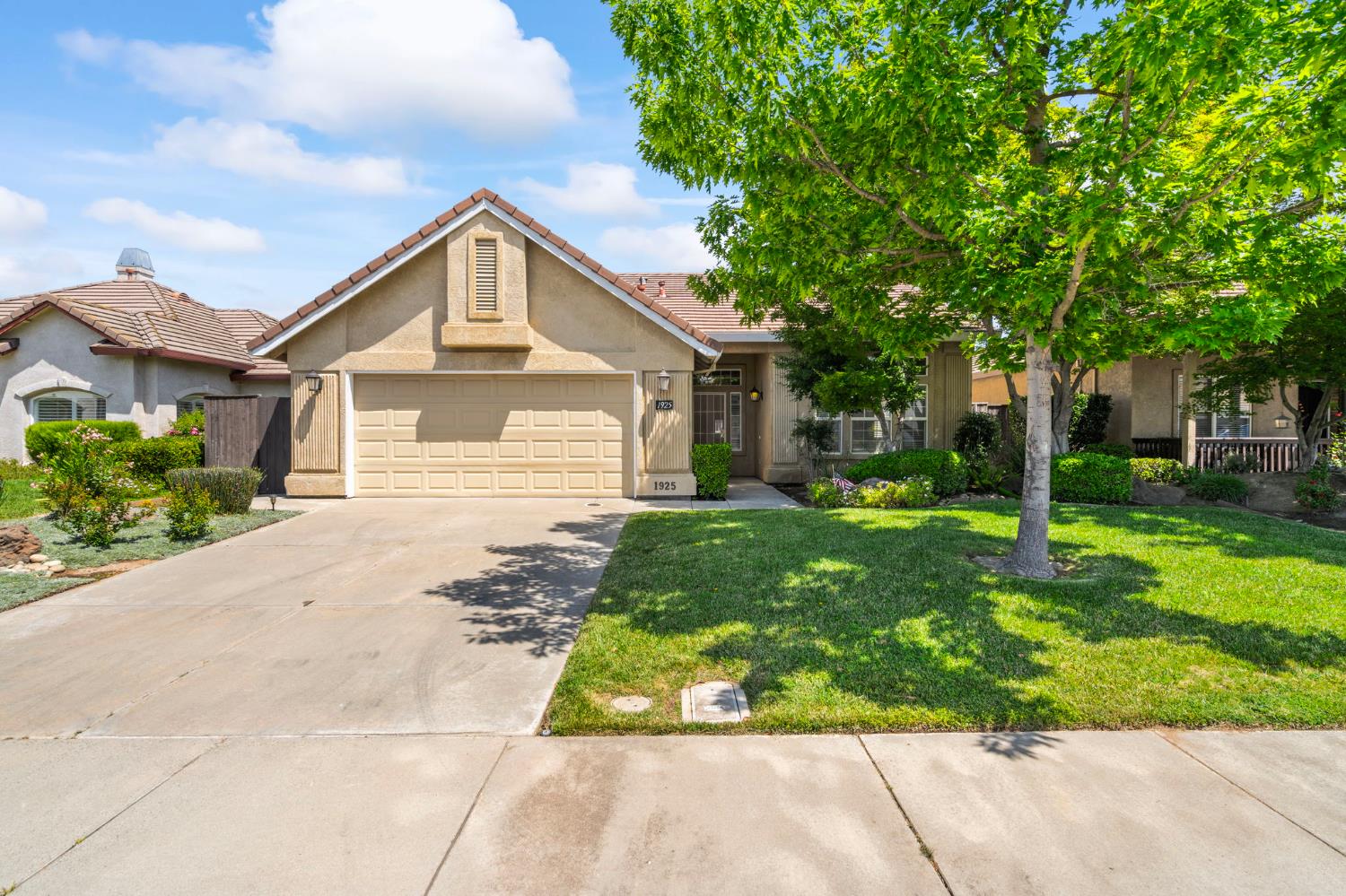 Detail Gallery Image 2 of 55 For 1925 Crystalwood Ln, Lodi,  CA 95242 - 3 Beds | 2 Baths