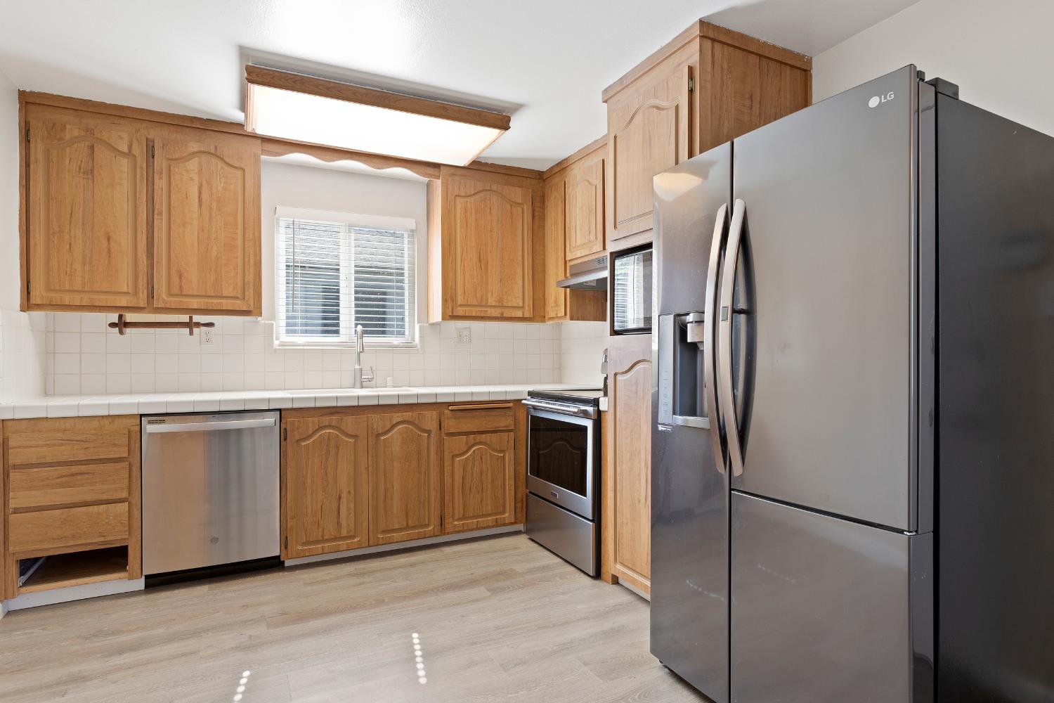 Detail Gallery Image 11 of 26 For 2001 Scott Ave, Modesto,  CA 95350 - 3 Beds | 2 Baths