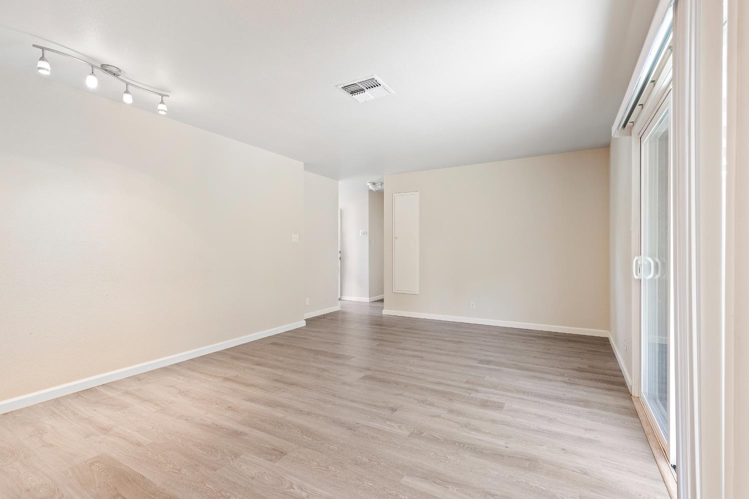 Detail Gallery Image 8 of 26 For 2001 Scott Ave, Modesto,  CA 95350 - 3 Beds | 2 Baths