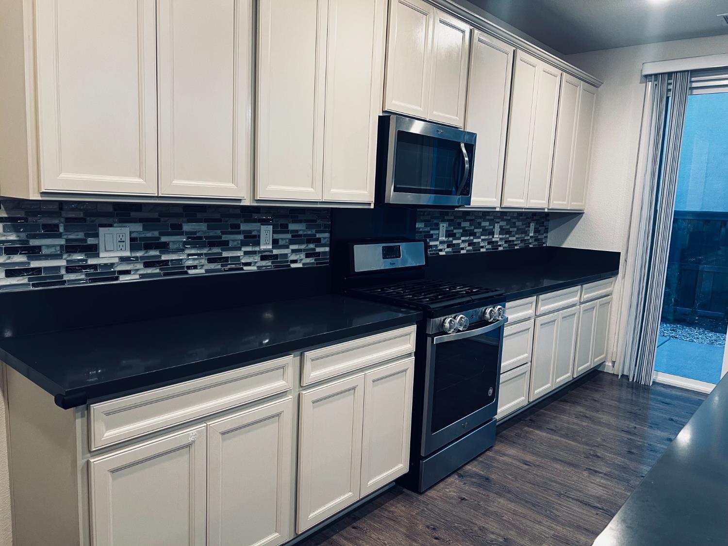 Detail Gallery Image 14 of 16 For 2560 Greg Jarvis Ave, Sacramento,  CA 95834 - 3 Beds | 2/1 Baths
