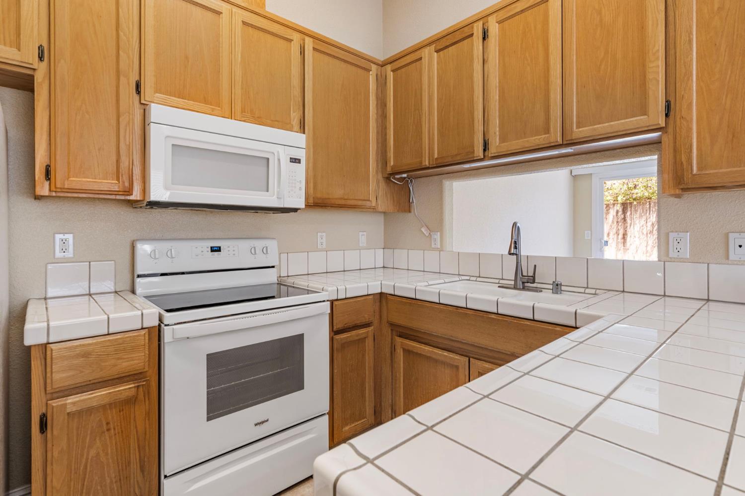 Detail Gallery Image 17 of 55 For 1925 Crystalwood Ln, Lodi,  CA 95242 - 3 Beds | 2 Baths