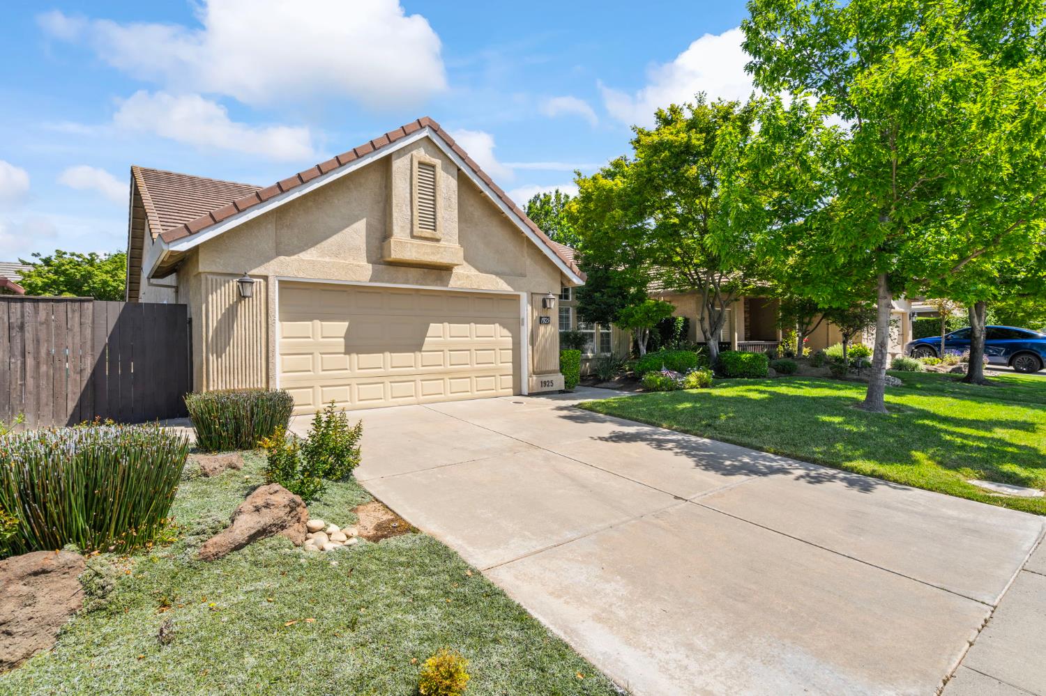 Detail Gallery Image 4 of 55 For 1925 Crystalwood Ln, Lodi,  CA 95242 - 3 Beds | 2 Baths