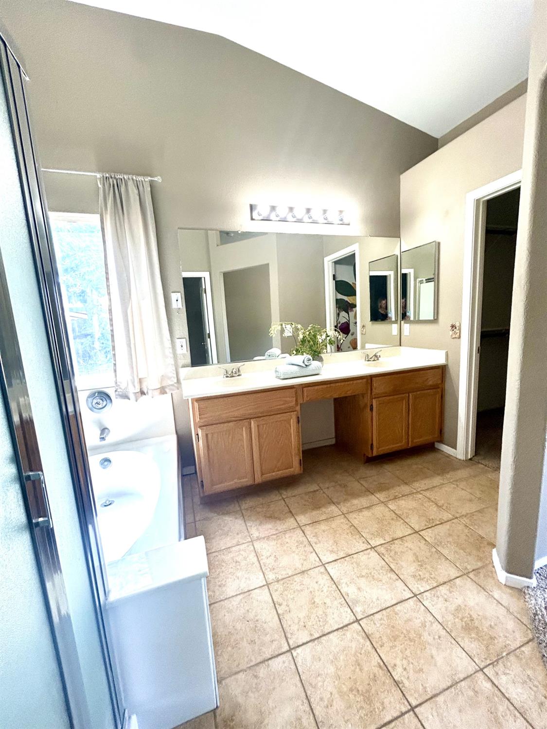 Detail Gallery Image 10 of 31 For 766 Oldenburg Way, Galt,  CA 95632 - 3 Beds | 2 Baths