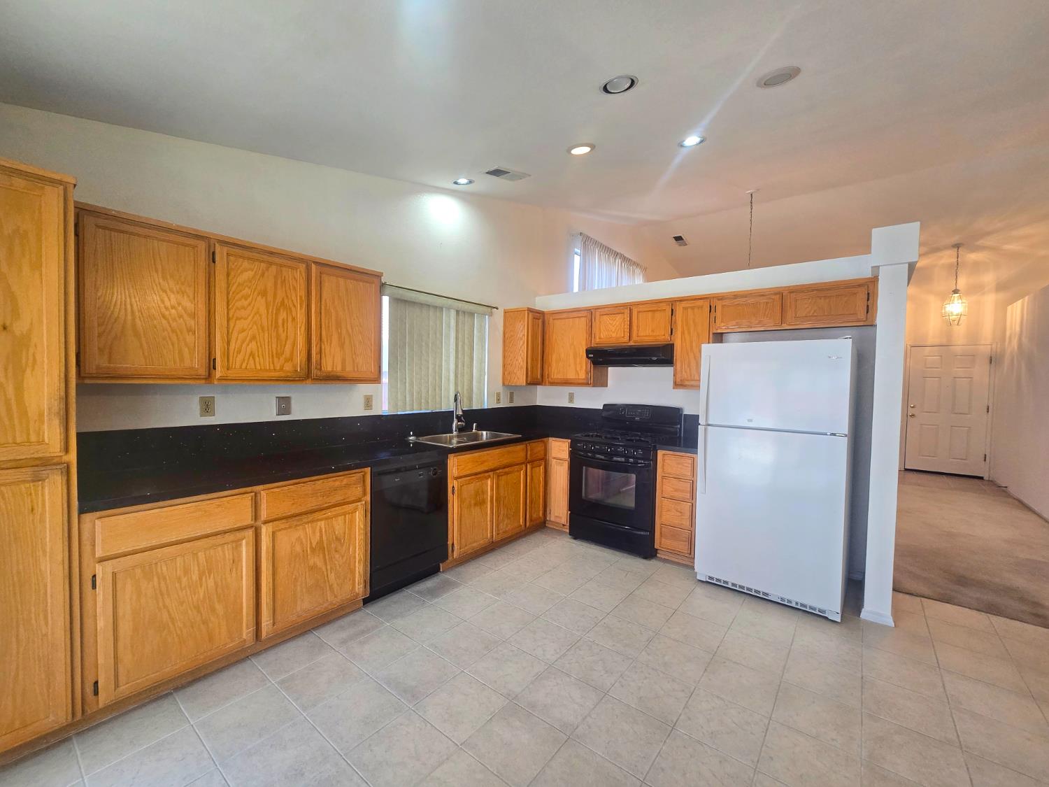 Detail Gallery Image 2 of 11 For 1943 Calafia Ct, Tracy,  CA 95376 - 3 Beds | 2 Baths