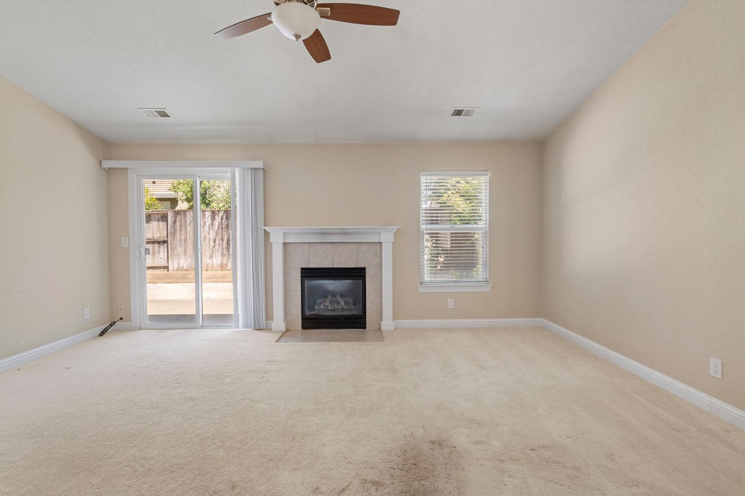Detail Gallery Image 24 of 55 For 1925 Crystalwood Ln, Lodi,  CA 95242 - 3 Beds | 2 Baths