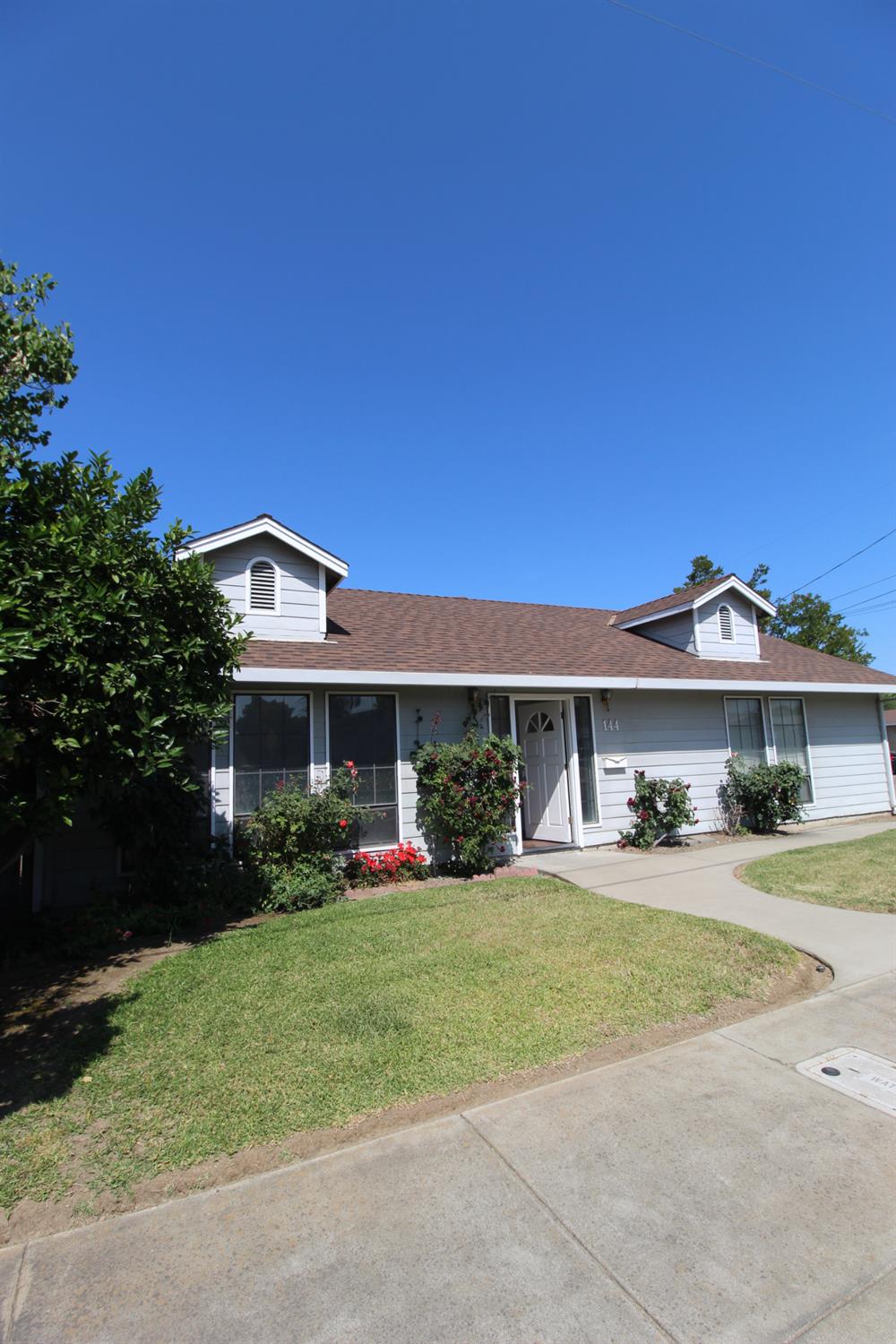 Detail Gallery Image 2 of 23 For 144 Stanislaus Ave, Oakdale,  CA 95361 - 2 Beds | 1 Baths