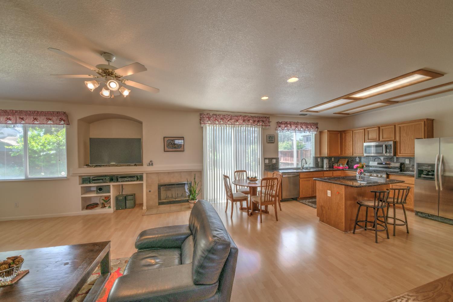 Detail Gallery Image 15 of 30 For 4208 Heritage Dr, Modesto,  CA 95356 - 4 Beds | 3 Baths