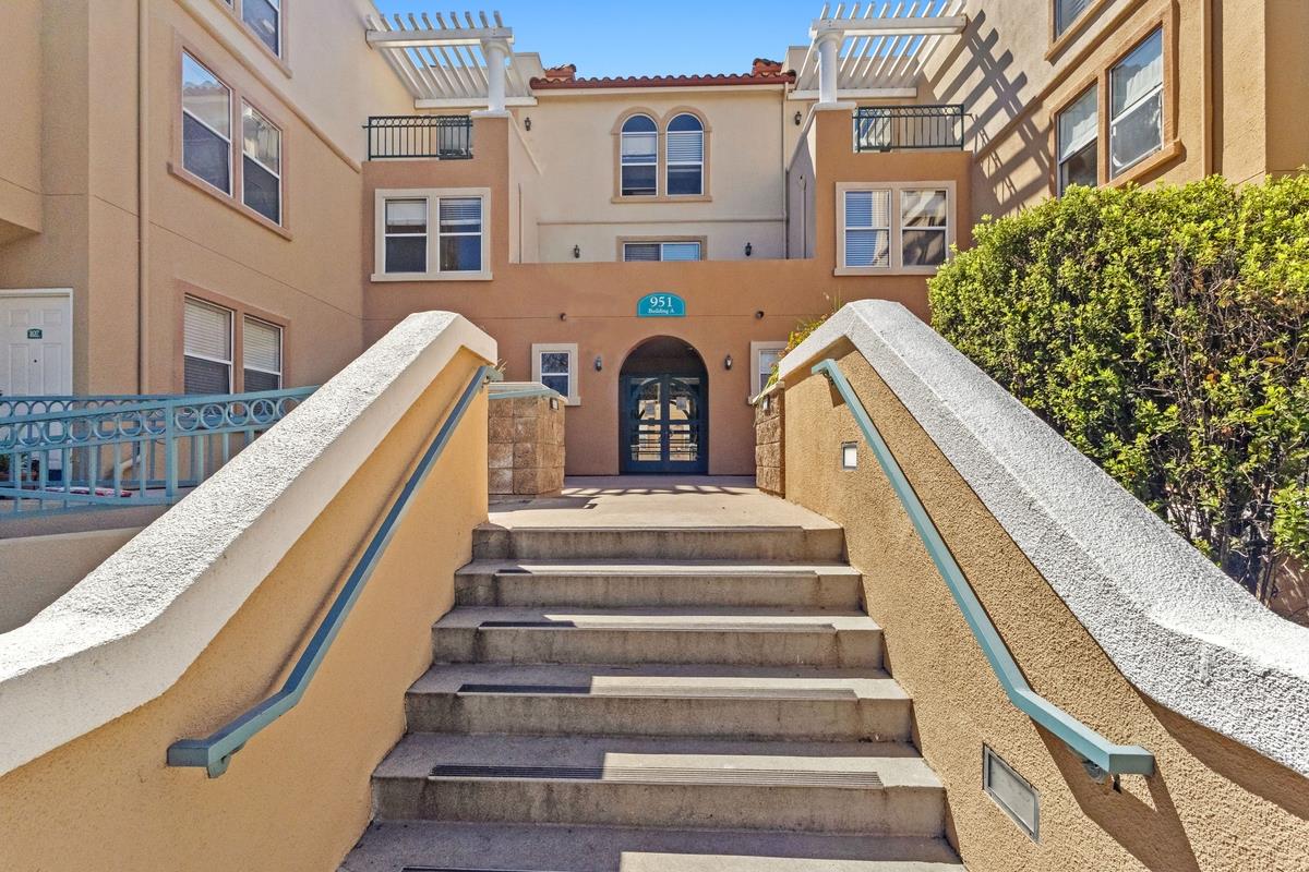 Detail Gallery Image 1 of 23 For 951 S 12th #301,  San Jose,  CA 95112 - 2 Beds | 2 Baths