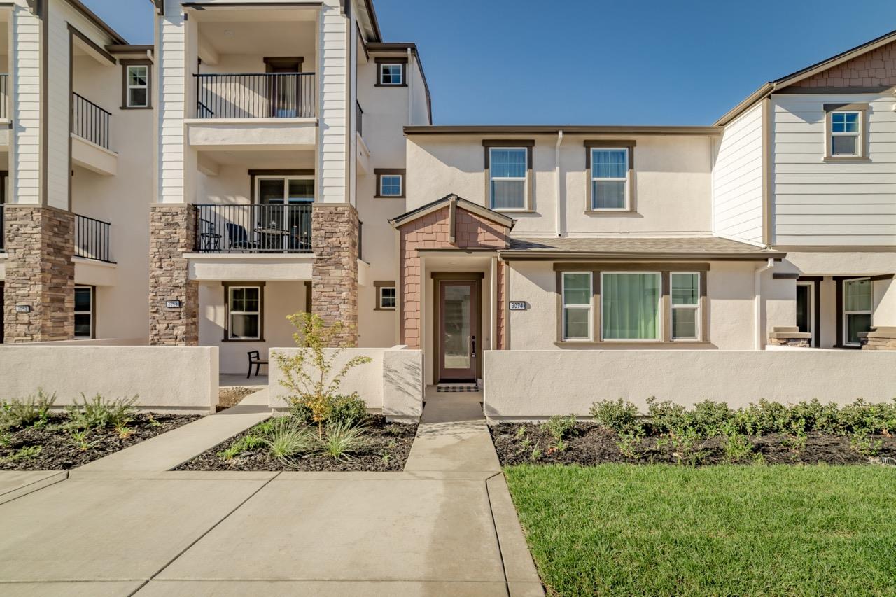 Detail Gallery Image 3 of 44 For 3074 Seaspray Walk, Sacramento,  CA 95833 - 3 Beds | 2/1 Baths