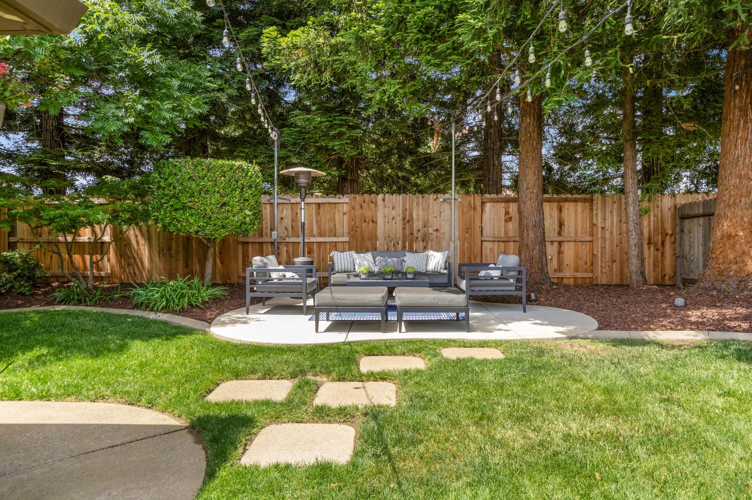 Detail Gallery Image 57 of 72 For 9180 Quail Cove Dr, Elk Grove,  CA 95624 - 5 Beds | 2/1 Baths