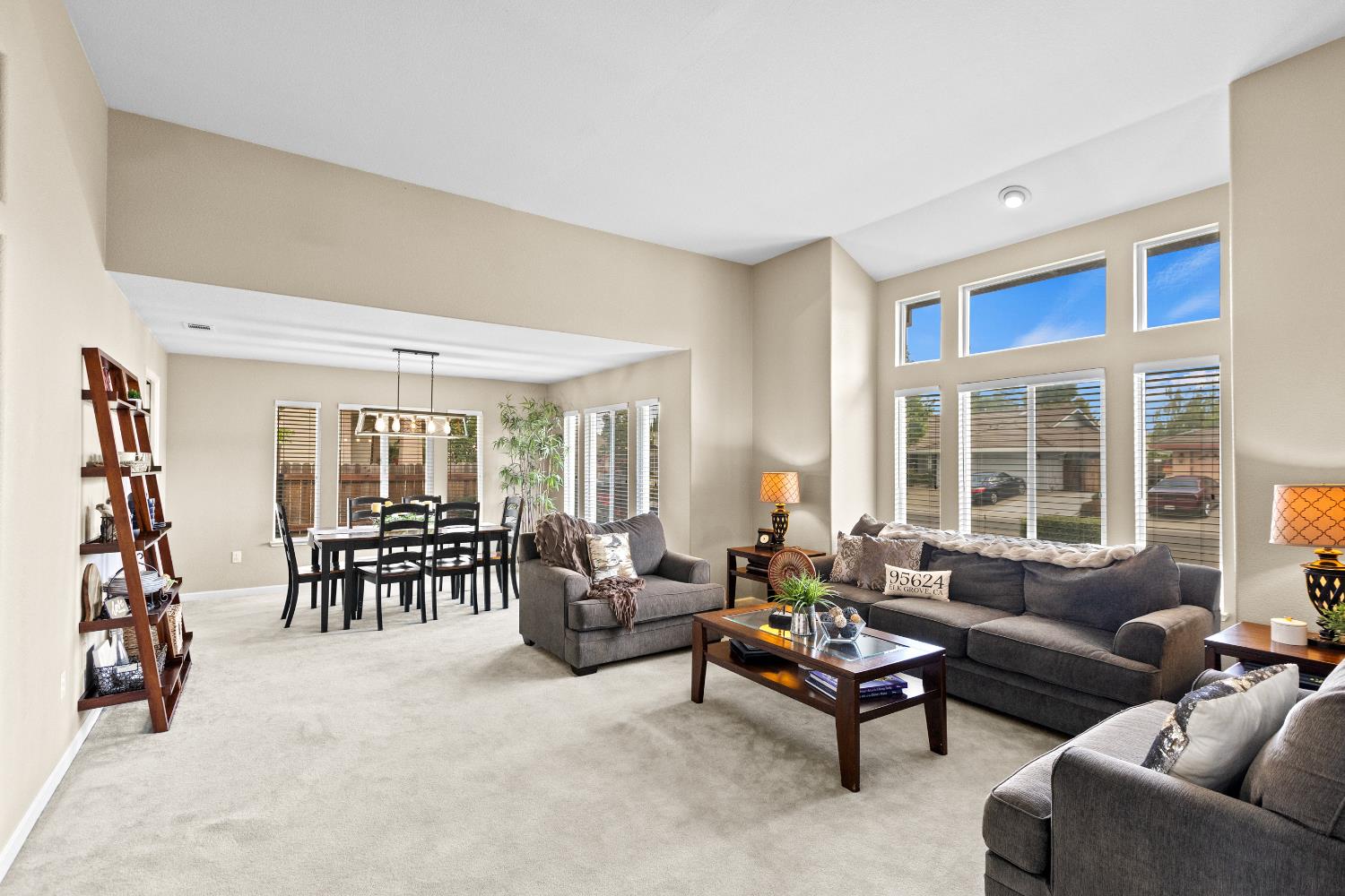 Detail Gallery Image 8 of 72 For 9180 Quail Cove Dr, Elk Grove,  CA 95624 - 5 Beds | 2/1 Baths