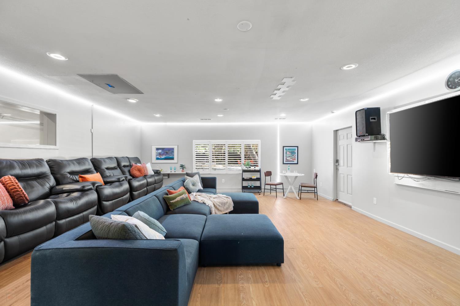 Detail Gallery Image 64 of 97 For 3221 Country Club Blvd, Stockton,  CA 95204 - 4 Beds | 3/1 Baths