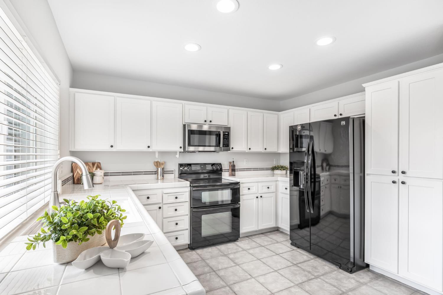 Detail Gallery Image 19 of 45 For 2111 Bridle Creek Cir, Tracy,  CA 95377 - 3 Beds | 2/1 Baths