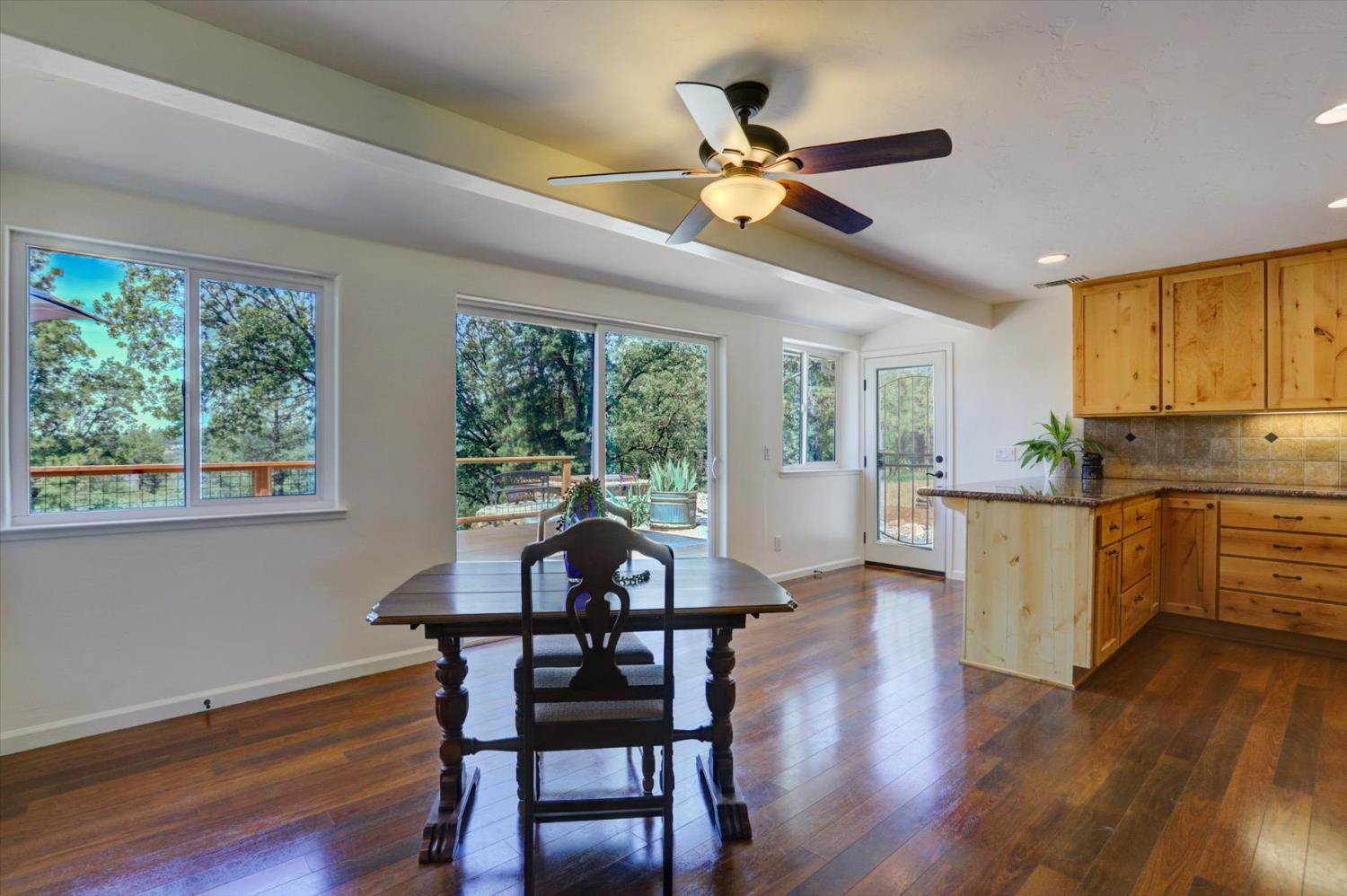Detail Gallery Image 15 of 88 For 2500 N Lakewood Dr, Meadow Vista,  CA 95722 - 3 Beds | 2/1 Baths