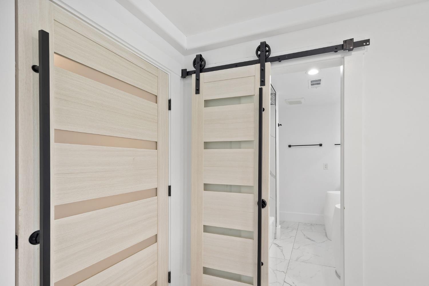 Detail Gallery Image 72 of 93 For 9425 S Wales Way, Elk Grove,  CA 95758 - 5 Beds | 5/1 Baths