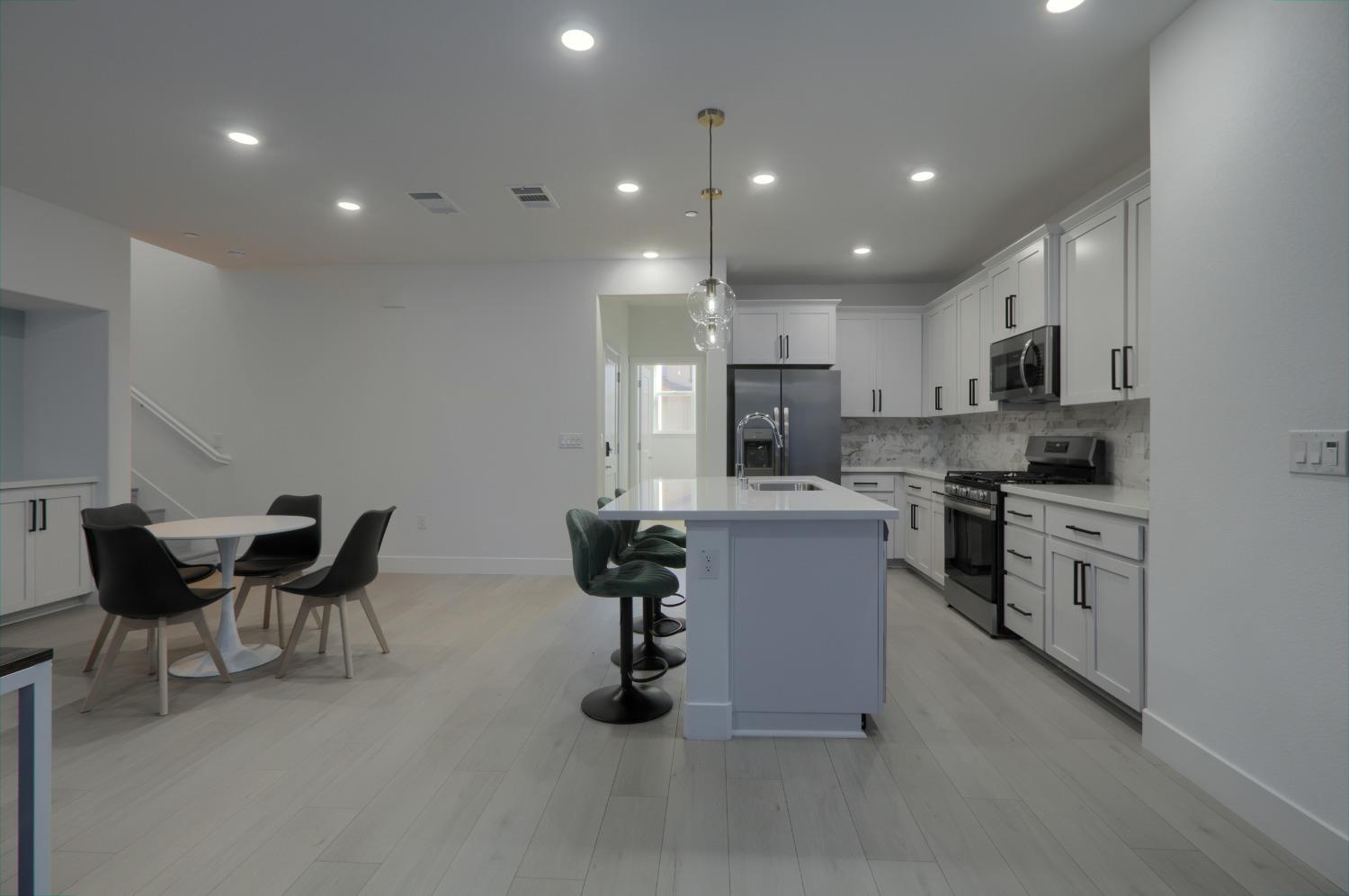 Detail Gallery Image 12 of 60 For 2183 Grady Cir, Woodland,  CA 95776 - 4 Beds | 2/1 Baths