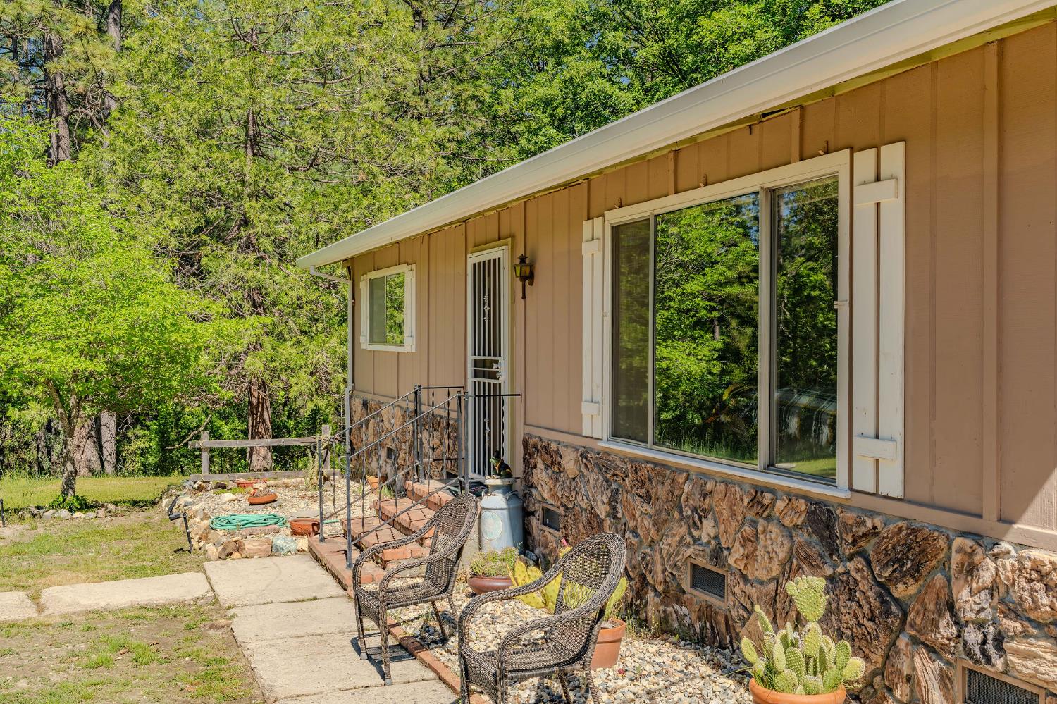 Detail Gallery Image 3 of 40 For 1470 Meredith Lane, Rail Road Flat,  CA 95248 - 2 Beds | 2 Baths