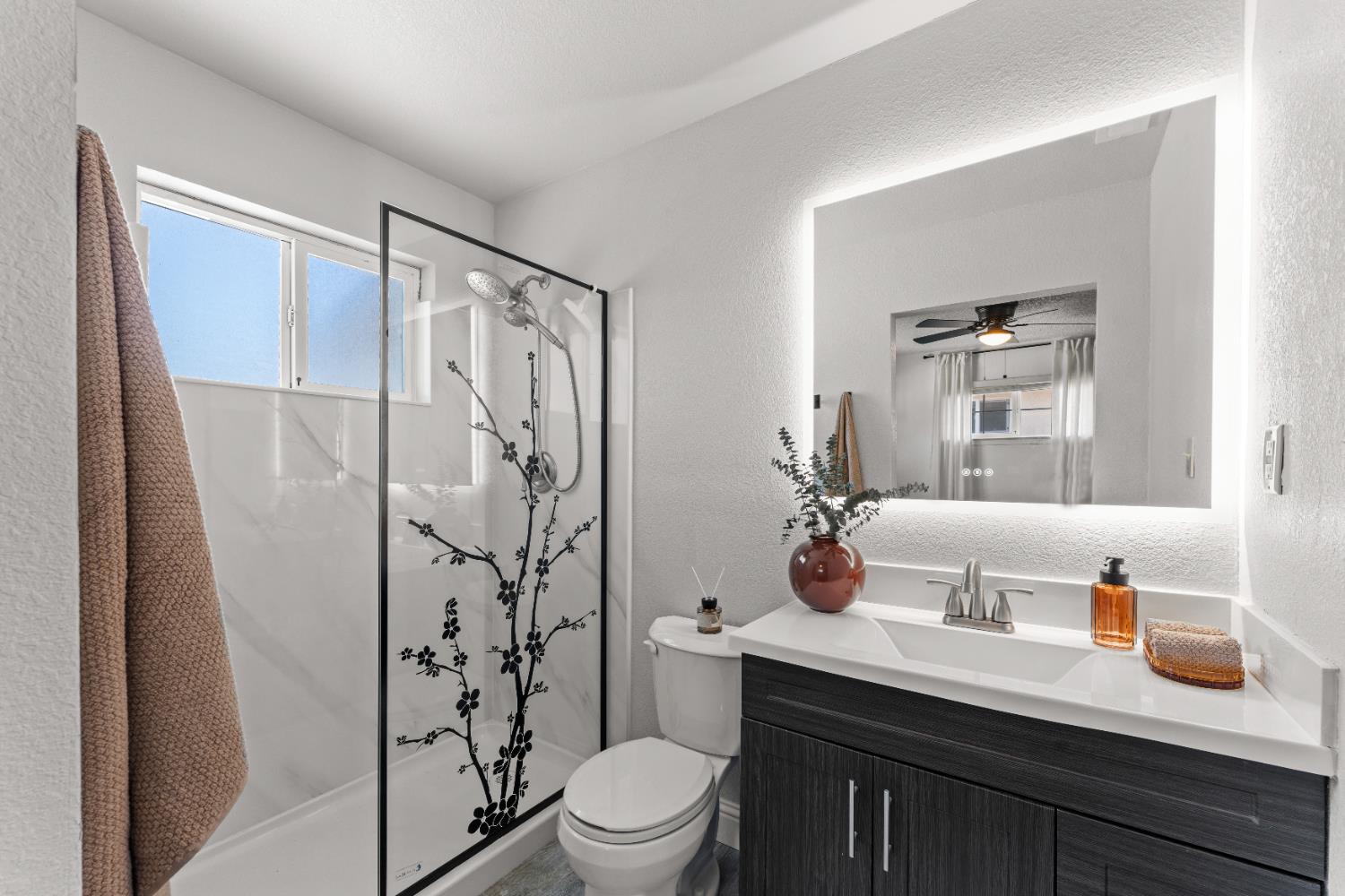 Detail Gallery Image 15 of 63 For 7242 22nd St, Rio Linda,  CA 95673 - 3 Beds | 2 Baths