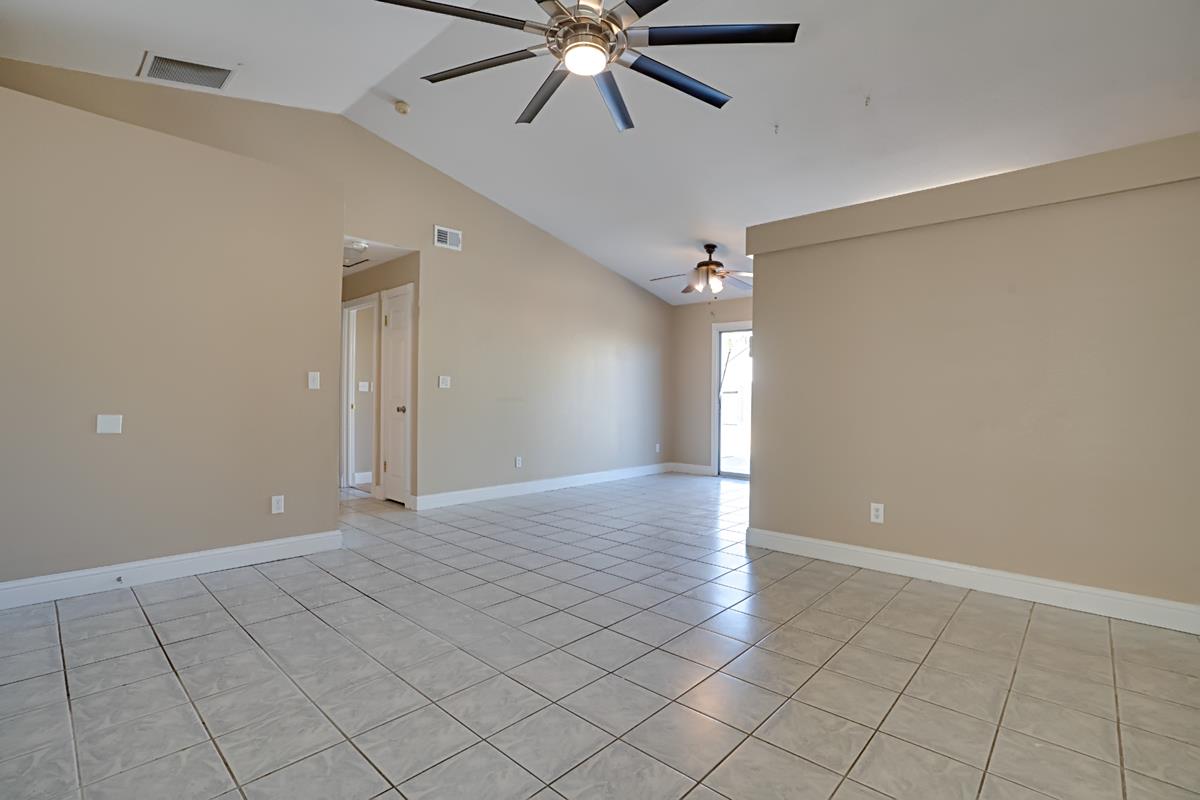 Detail Gallery Image 5 of 20 For 2445 Little Aston Way, Stockton,  CA 95206 - 2 Beds | 2 Baths