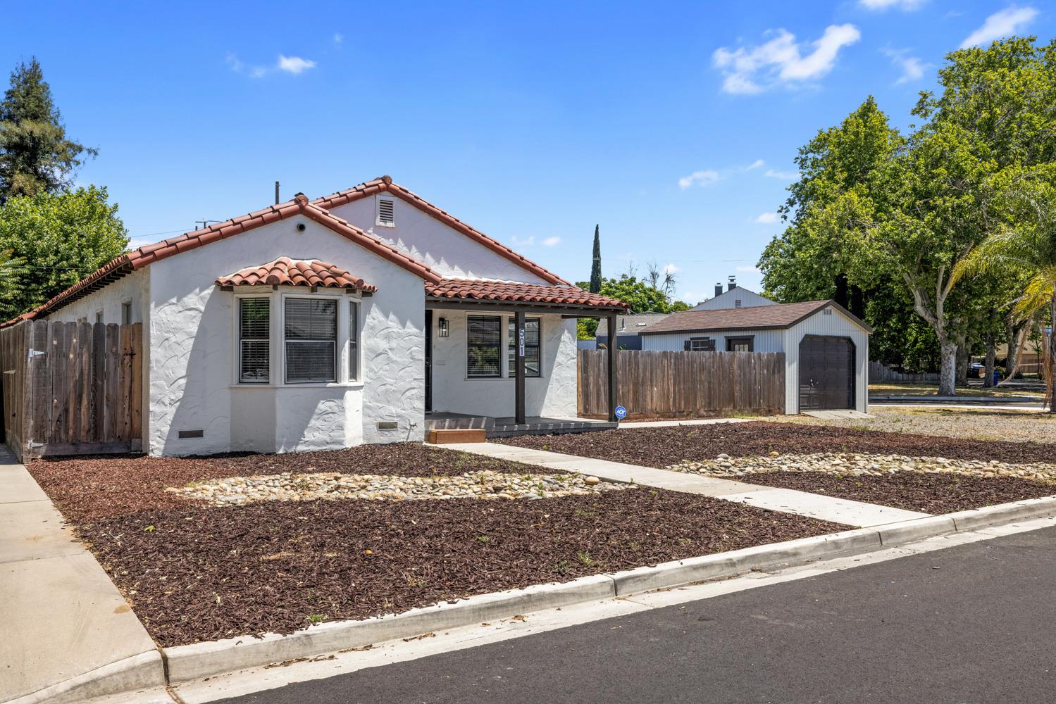 Detail Gallery Image 3 of 42 For 501 N Thor St, Turlock,  CA 95380 - 5 Beds | 2 Baths