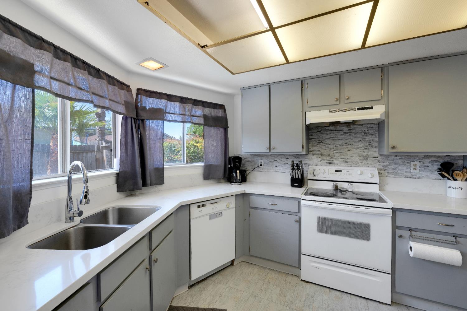 Detail Gallery Image 11 of 38 For 319 Valleywood Dr, Woodland,  CA 95695 - 3 Beds | 2 Baths