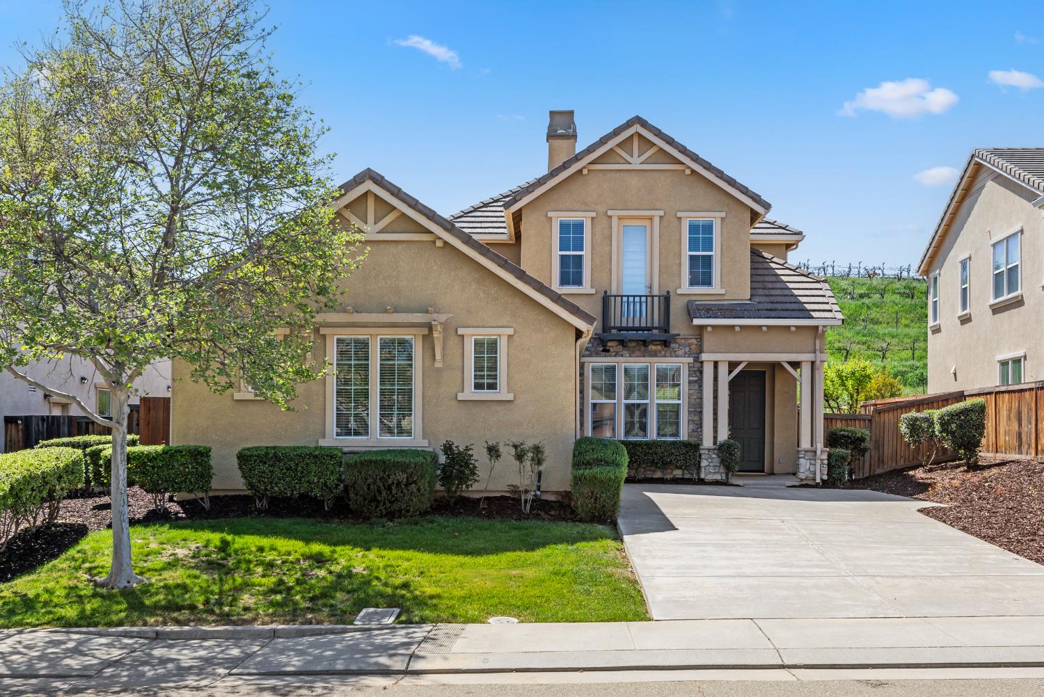 Detail Gallery Image 1 of 32 For 9477 California Oak Cir, Patterson,  CA 95363 - 4 Beds | 3/1 Baths