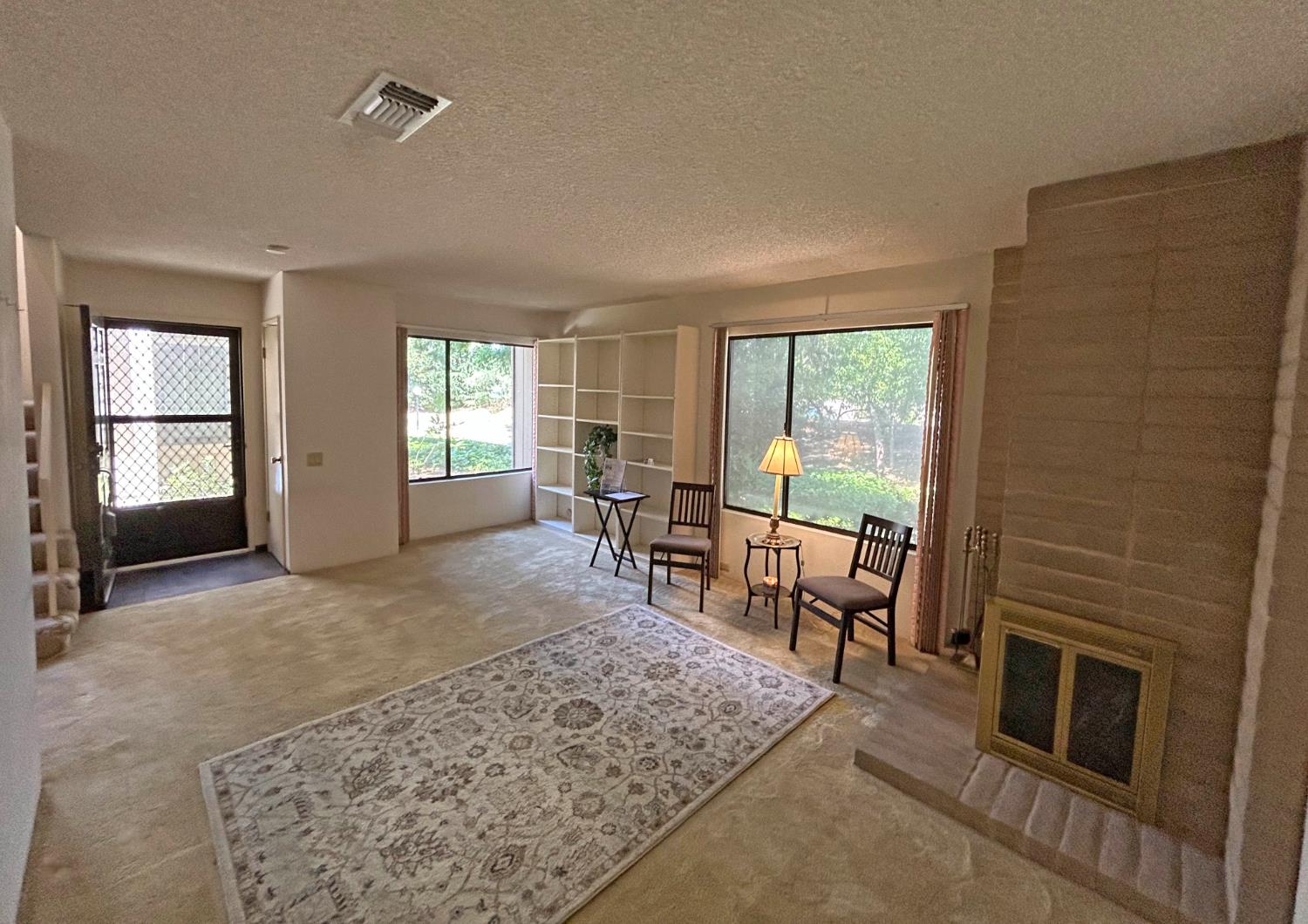 Photo #4: 225054913 Listing: Photo #4